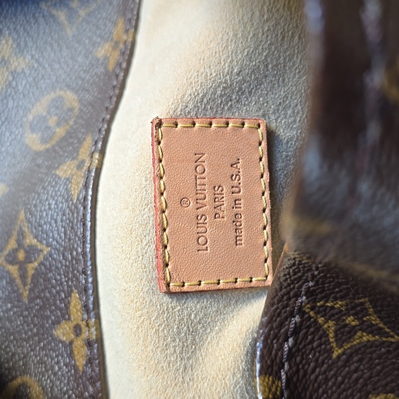 Louis Vuitton Monogram Artsy MM Purse - Picture 6 of 9